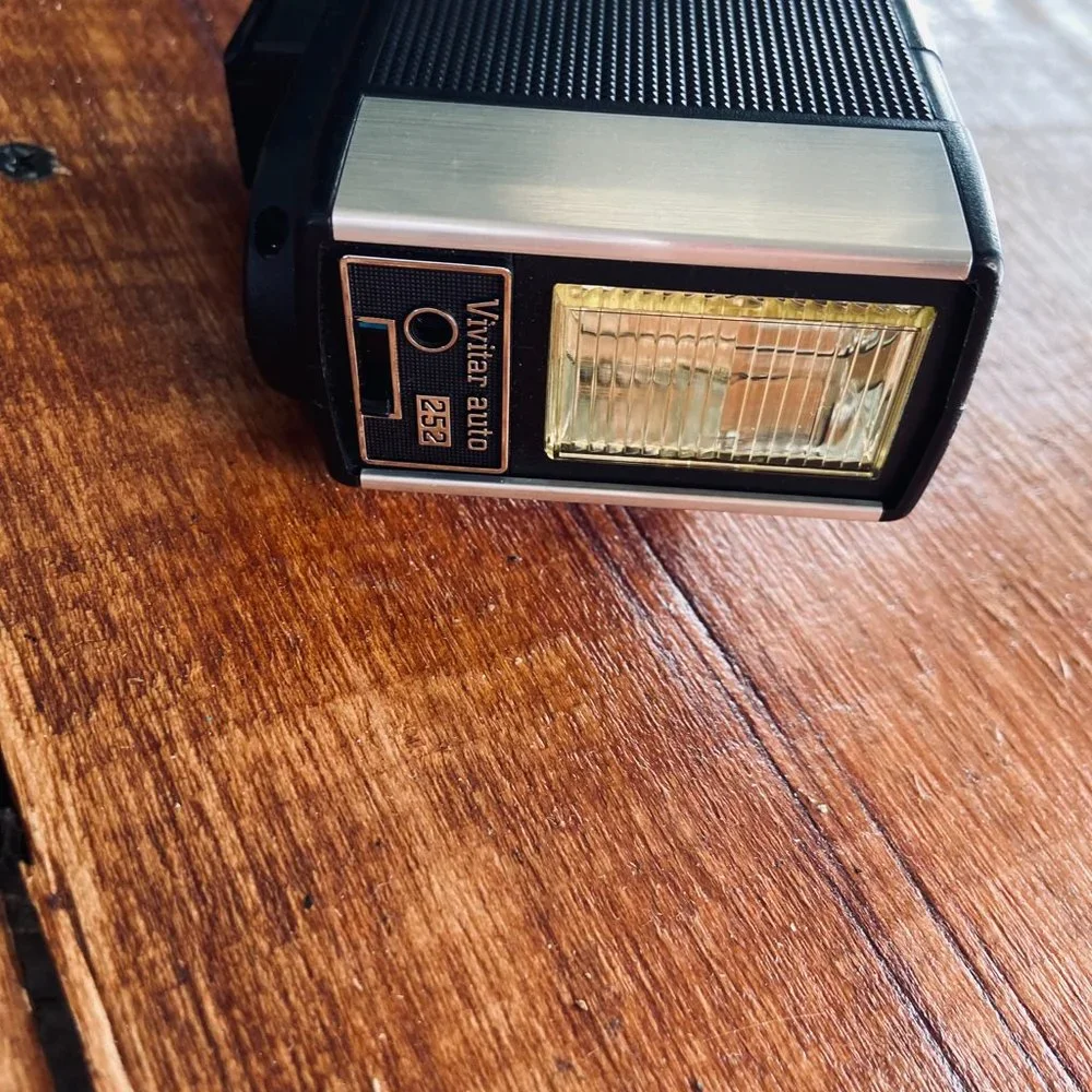 Vivitar Auto 252 Camera Flash With bag